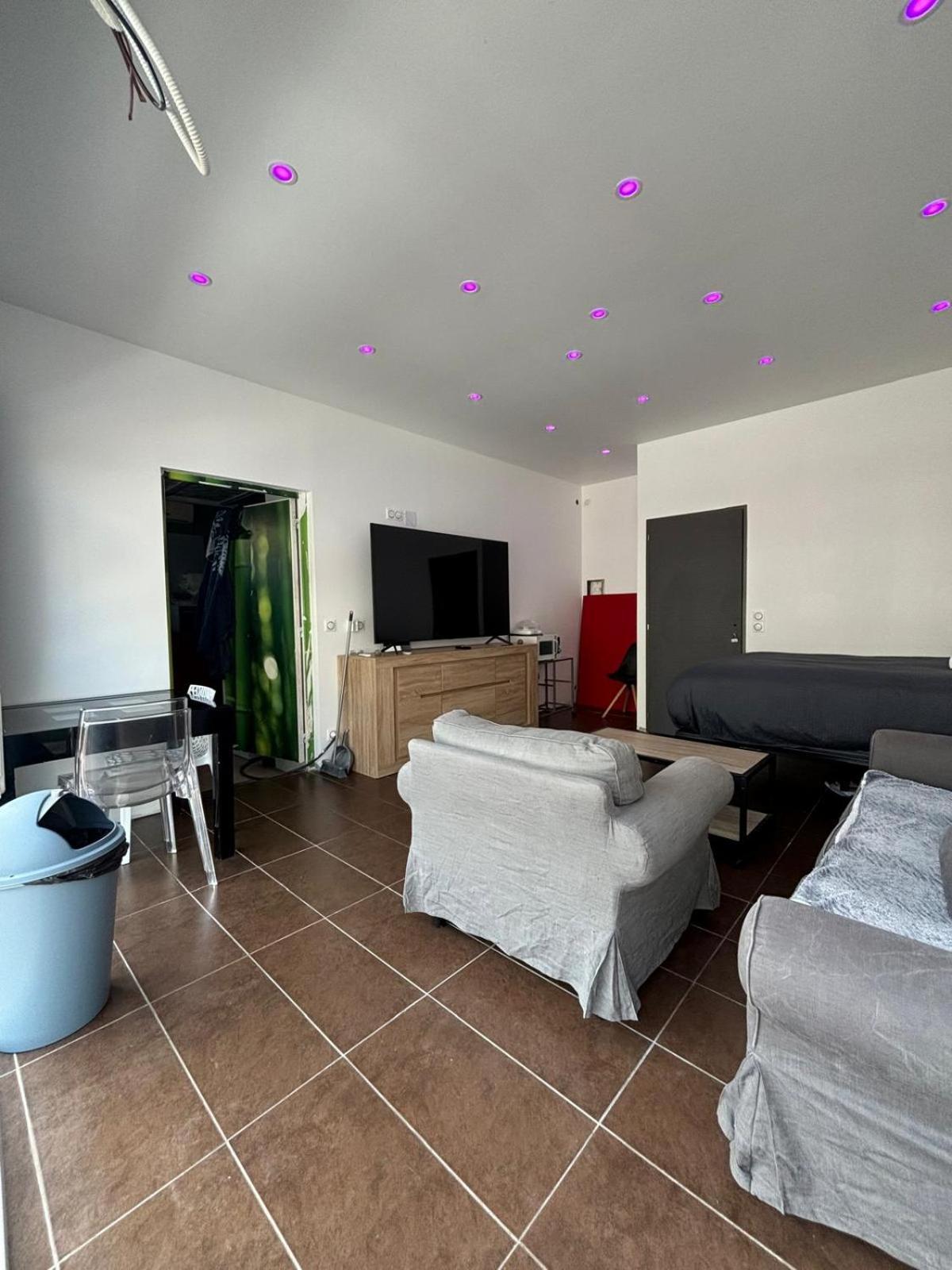 3 Apartment *